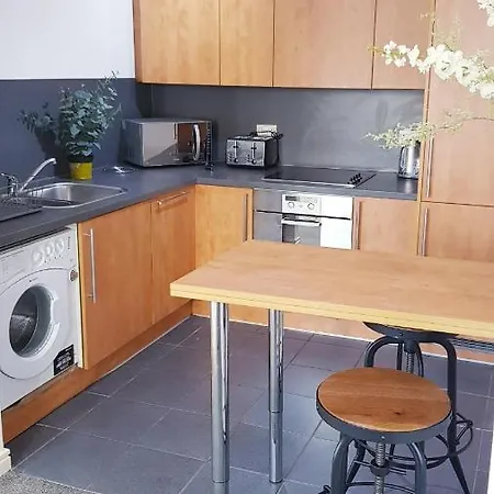 Apartament City Centre 1 Bed With Free On Site Parking With Cctv By Lets Relocations Birmingham