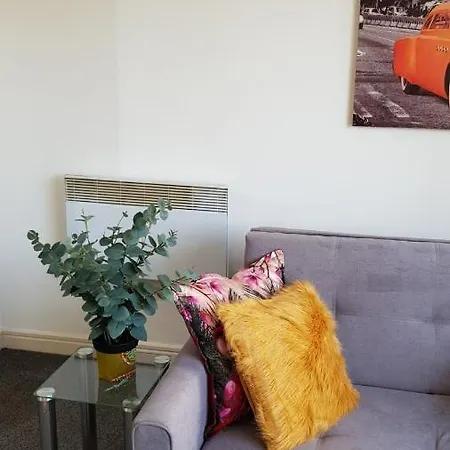 City Centre 1 Bed With Free On Site Parking With Cctv By Lets Relocations Apartament