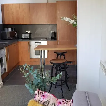 City Centre 1 Bed With Free On Site Parking With Cctv By Lets Relocations Apartament Birmingham