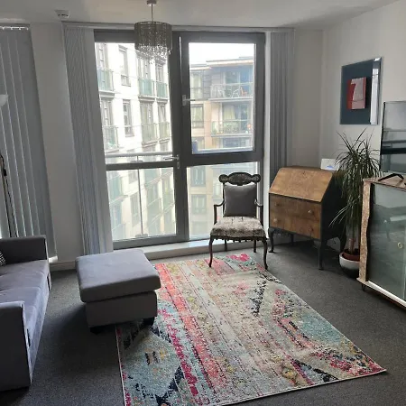 City Centre 1 Bed With Free On Site Parking With Cctv By Lets Relocations Apartament